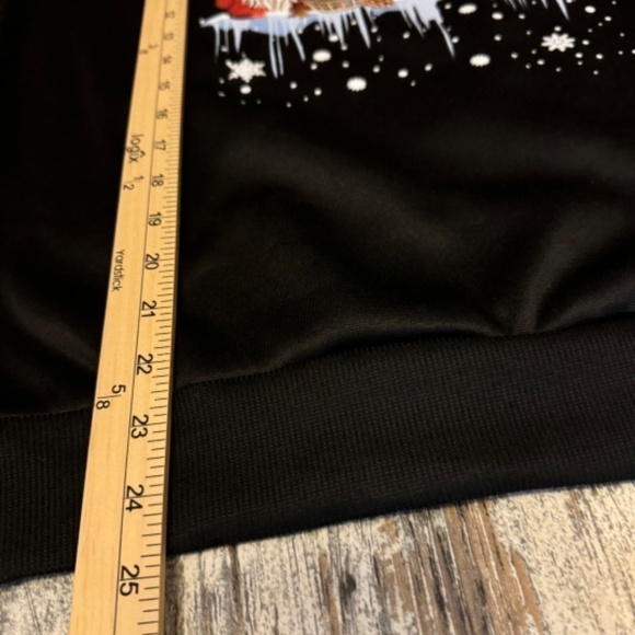 Men's Christmas Gnome Sweatshirt Size Extra Large - Picture 4 of 4